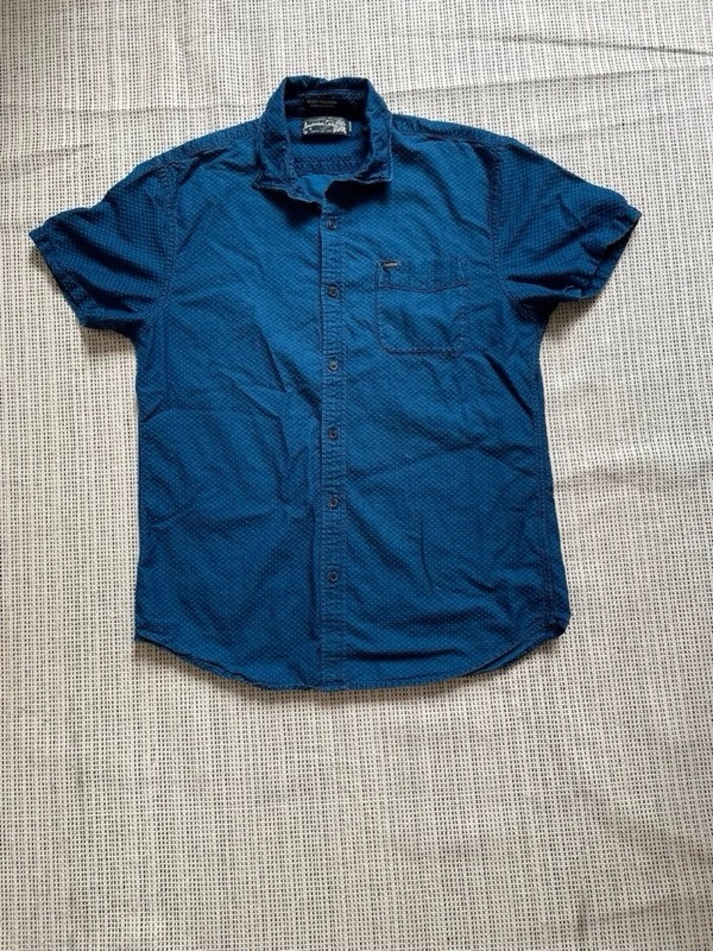 Men's Casual Short-Sleeve Button-Down Shirt in Deep Blue